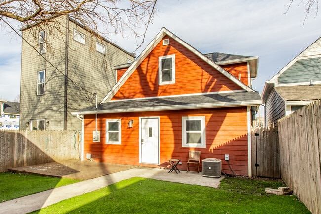 property at 421 E Morris St