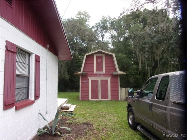 property at 1467 N Paul Dr