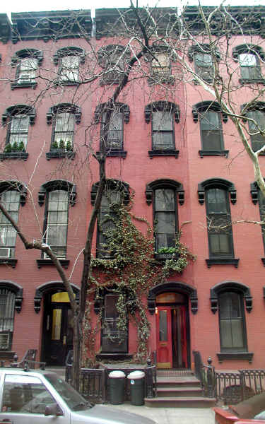 139 E 18th St in New York, NY - Building Photo