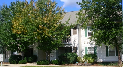 Whispering Hills Apartments in Warren, NJ - Building Photo