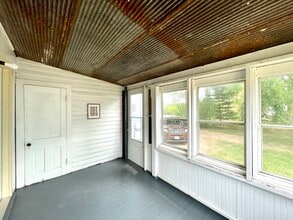 110 S Pleasant St, Unit C in Princeton, IL - Building Photo - Building Photo