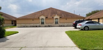 13 Samgar St in Edinburg, TX - Building Photo