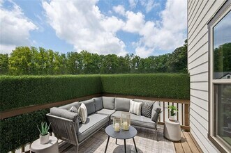 2090 Emmet Pk Ln in Decatur, GA - Building Photo - Building Photo