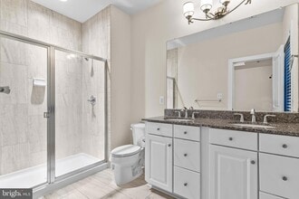13693 Neil Armstrong Ave, Unit 4E in Herndon, VA - Building Photo - Building Photo