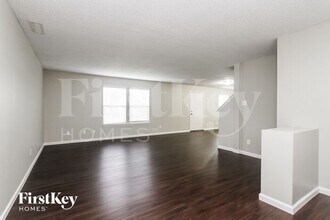9140 Wandflower Dr in Indianapolis, IN - Foto de edificio - Building Photo