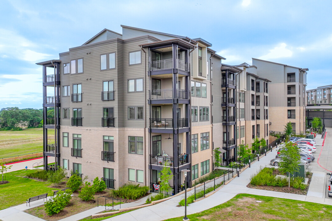 The Touchmark at Emerald Lake in McKinney, TX - Building Photo