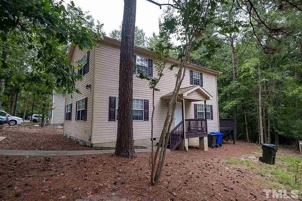 137 Forsyth Dr in Chapel Hill, NC - Building Photo