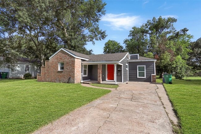 property at 710 E Magnolia St