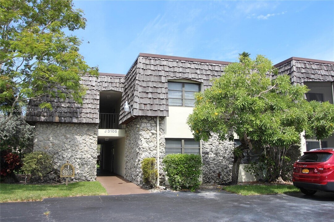 3101 Oakland Shores Dr in Oakland Park, FL - Building Photo