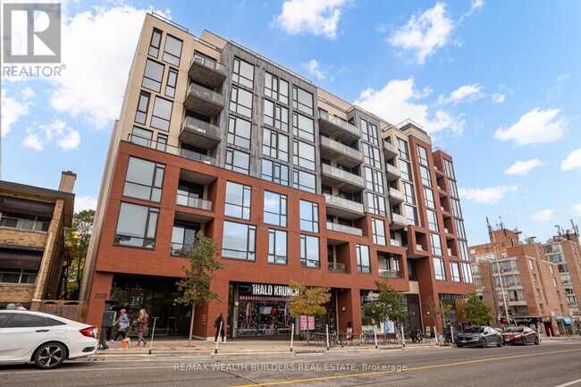 2118 Bloor St W in Toronto, ON - Building Photo - Building Photo