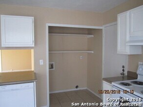 4136 Dakota Sun in San Antonio, TX - Building Photo - Building Photo