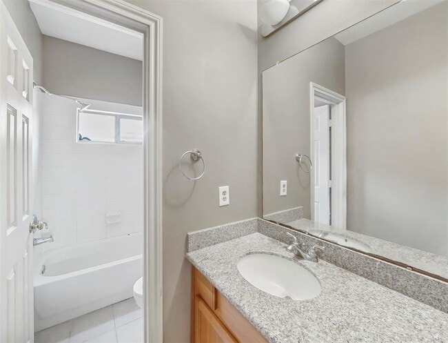 3703 Ashford Villa Ln in Houston, TX - Building Photo - Building Photo