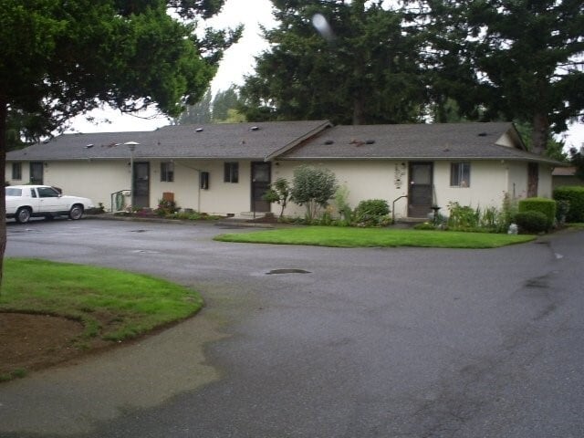 1724 Grove St in Marysville, WA - Foto de edificio