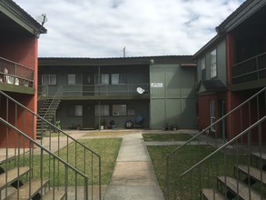 South Apartments in South Houston, TX - Building Photo - Building Photo