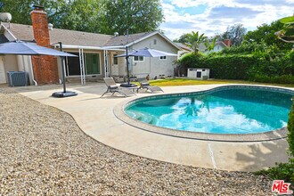 22337 Cantara St in Los Angeles, CA - Building Photo - Building Photo
