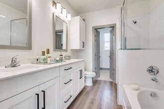 4020 McEwen Rd in Dallas, TX - Building Photo - Building Photo