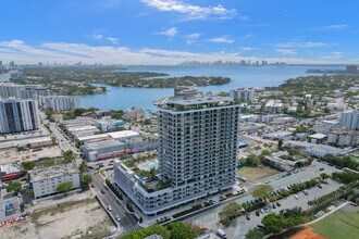 580 72nd St in Miami Beach, FL - Foto de edificio - Building Photo