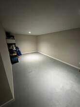 1563 Oakwood Dr in Waterloo, IA - Building Photo - Building Photo