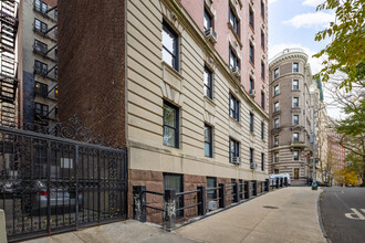 200 Riverside Dr in New York, NY - Building Photo - Building Photo