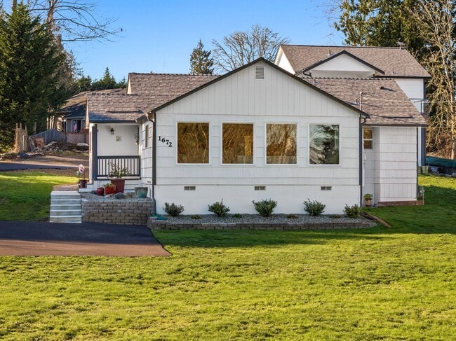 1672 Colchester Dr E in Port Orchard, WA - Building Photo - Building Photo