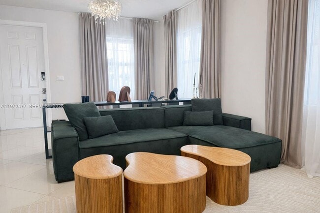 829 NE 191st St in Miami, FL - Building Photo - Building Photo