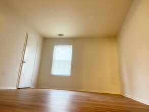 167 Pennsylvania Way, Unit 167 in North Brunswick, NJ - Building Photo - Building Photo