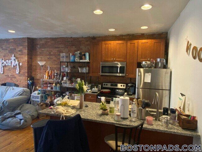 610 Columbus Ave, Unit 3 in Boston, MA - Foto de edificio - Building Photo