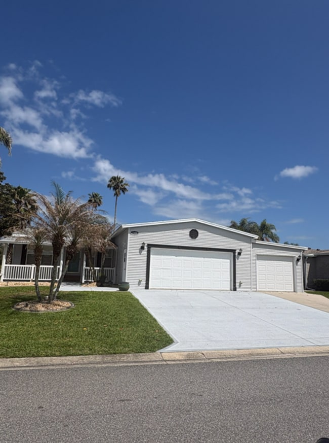 5600 Bald Eagle Dr in Port Orange, FL - Building Photo - Building Photo