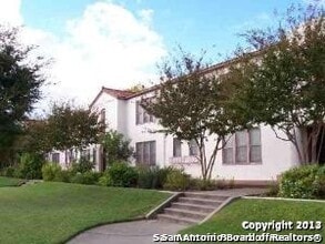 221 W Magnolia Ave in San Antonio, TX - Building Photo - Building Photo