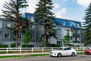 Mainstreet 124th in Edmonton, AB - Building Photo