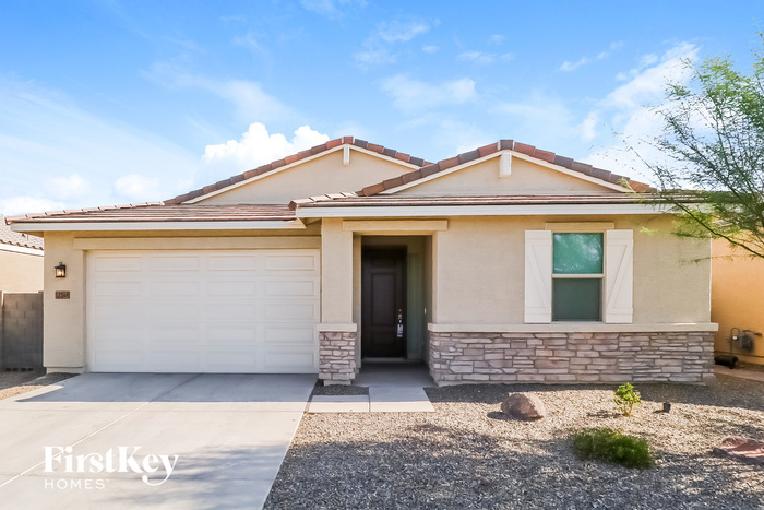 12348 W Northview Ave in Glendale, AZ - Building Photo