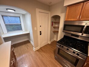 260 Spencer St, Unit B in Ferndale, MI - Building Photo - Building Photo