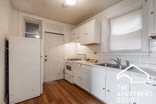 6855 W Addison St, Unit 1R in Chicago, IL - Building Photo