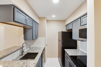 11201 Lynbrook Dr in Houston, TX - Foto de edificio - Building Photo