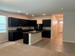 1668 Hubbell Rd in Wesley Chapel, FL - Foto de edificio - Building Photo