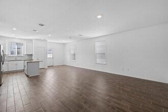 1605 Holly Lk Dr in Leander, TX - Building Photo - Building Photo