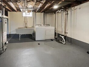 429 Leroy Ave in Clawson, MI - Building Photo - Building Photo