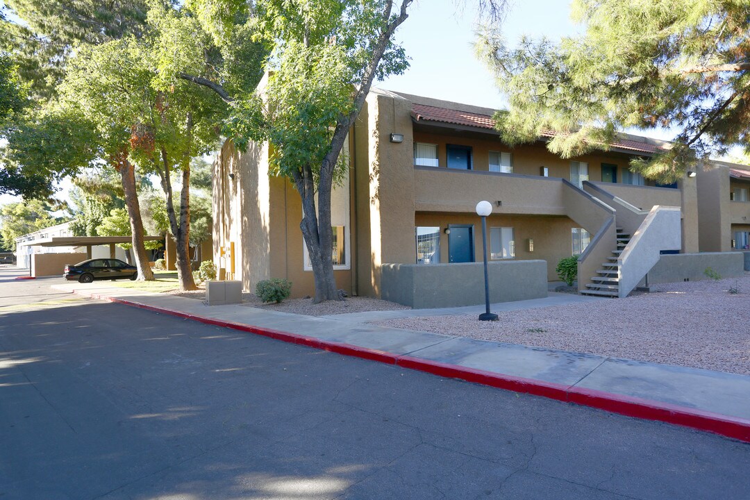 Omnia Baseline in Tempe, AZ - Foto de edificio