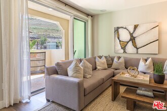 4373 Paxton Pl in Calabasas, CA - Building Photo - Building Photo