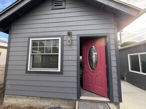 1714 N Lincoln St in Burbank, CA - Foto de edificio - Building Photo