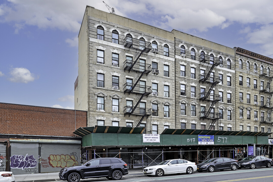 597 E 138th St in Bronx, NY - Building Photo