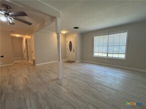 2502 E Poplar Ave in Victoria, TX - Building Photo - Building Photo