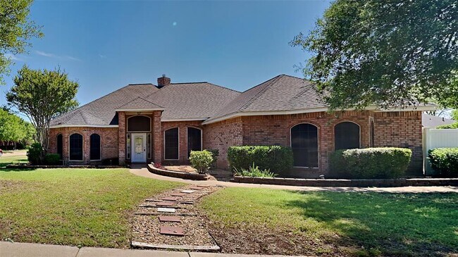property at 3016 Coventry Ln