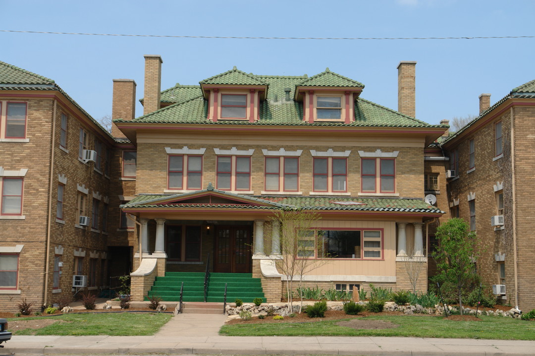 Bellaire Apartments in Wichita, KS - Building Photo