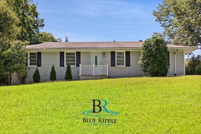 1836 Lochlomand Ln in Smyrna, GA - Building Photo