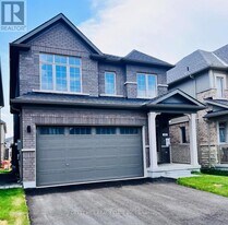 48 Copperhill Hts in Barrie, ON - Building Photo
