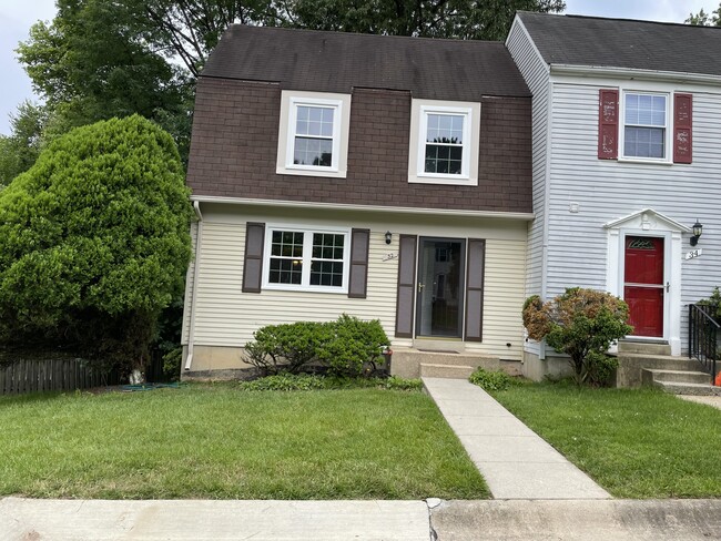 property at 32 Baileys Ct