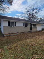 1 Oakview Dr in North Little Rock, AR - Building Photo