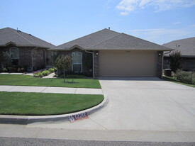 12312 SW 9th St in Yukon, OK - Building Photo