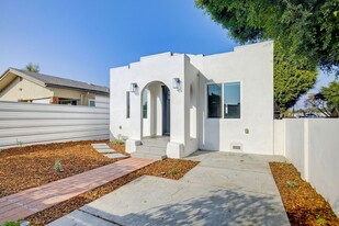 1501 W 60th Pl in Los Angeles, CA - Foto de edificio - Building Photo